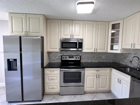 5515 Courtyard Dr #5515