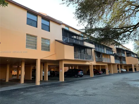 400 Commodore Dr #211