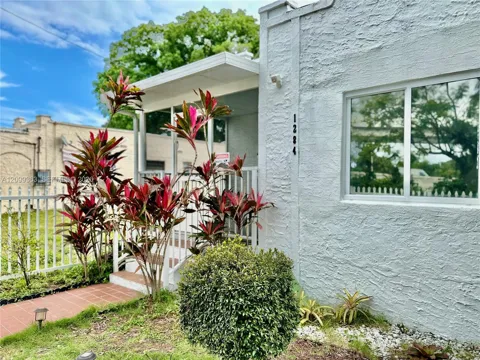 1284 NW 39 ST