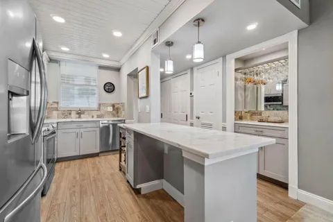 100 PARADISE HARBOUR BOULEVARD #208