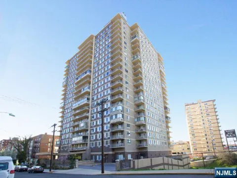 2150 Center Avenue 18A