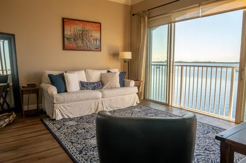 30 HARBOUR ISLE DRIVE W #305