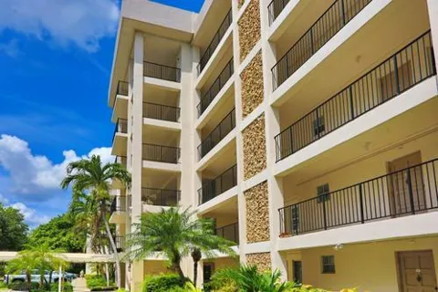 2801 PALM AIRE DRIVE #405