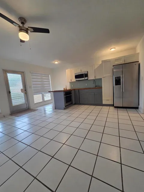 2716 NE 30TH PLACE #105C