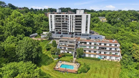 415 Bond Place #4C