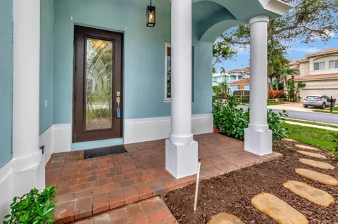 40 COUNTRY LAKE CIRCLE