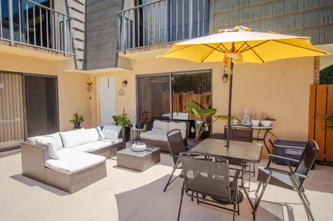 606 6TH WAY
