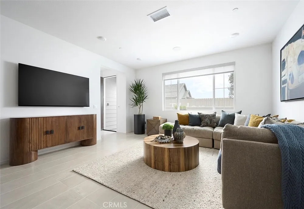3541 S. Eichler Paseo #26 Ontario, CA 91761