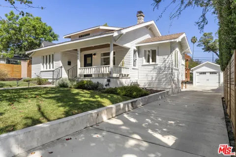 2423 Ridgeview Avenue