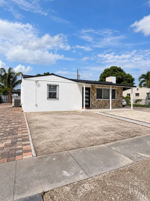 2333 Wabasso Drive