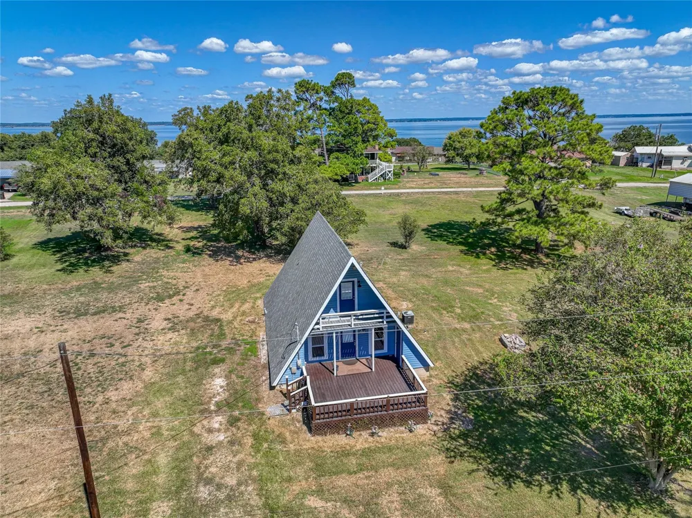 221 Crestmont Street Point Blank, TX 77364