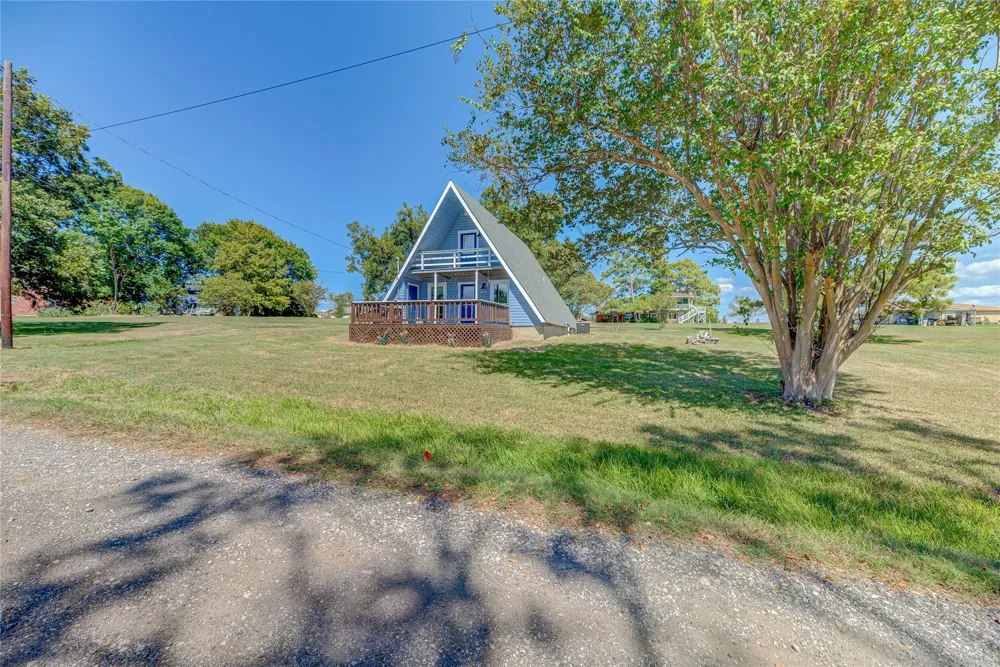 221 Crestmont Street Point Blank, TX 77364