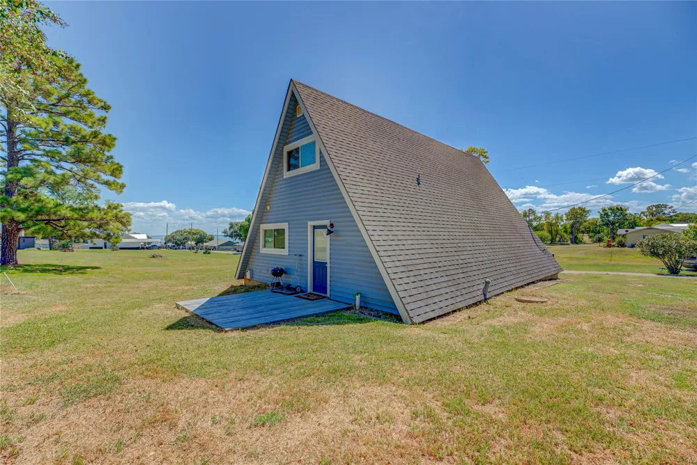 221 Crestmont Street Point Blank, TX 77364