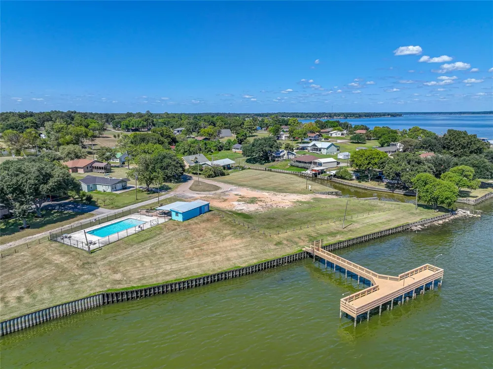 221 Crestmont Street Point Blank, TX 77364