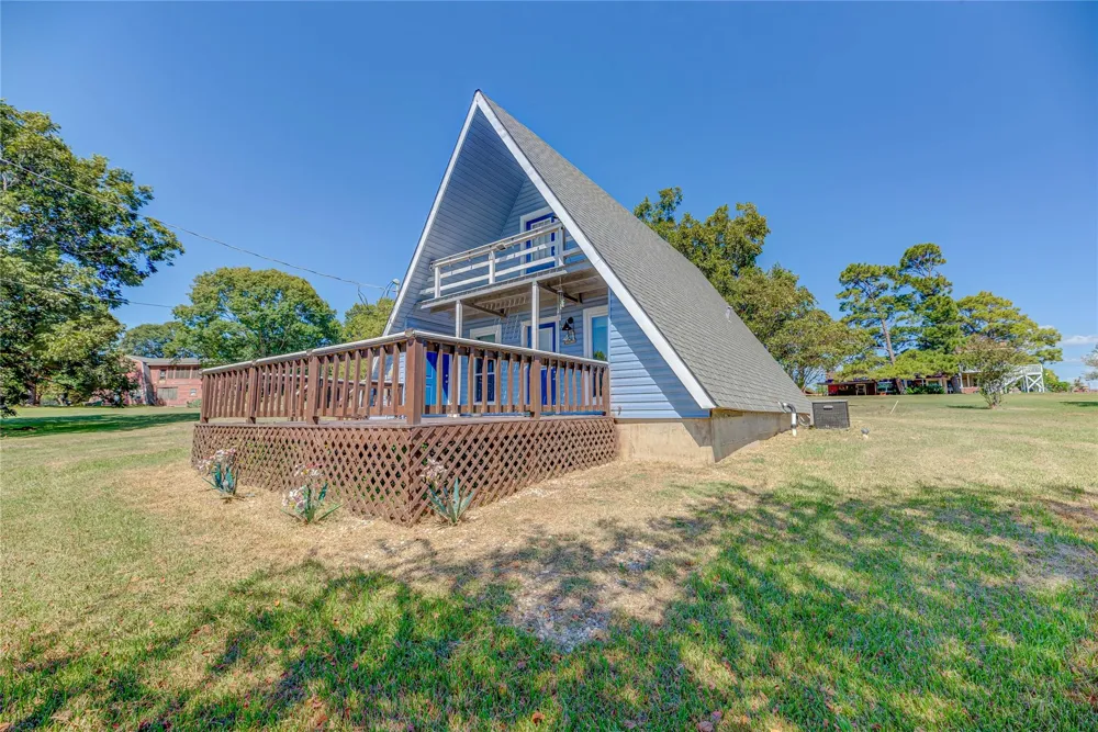 221 Crestmont Street Point Blank, TX 77364