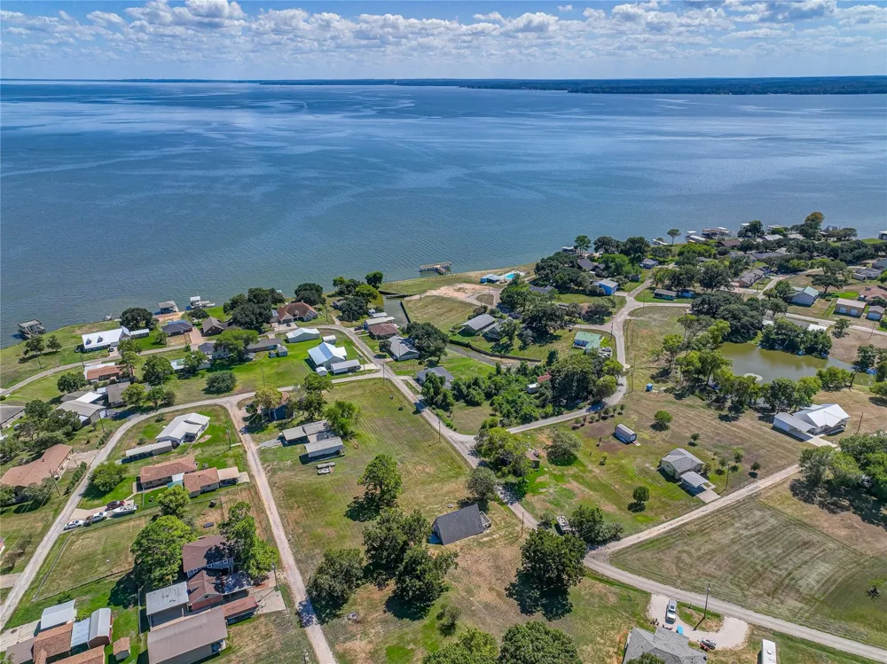 221 Crestmont Street Point Blank, TX 77364