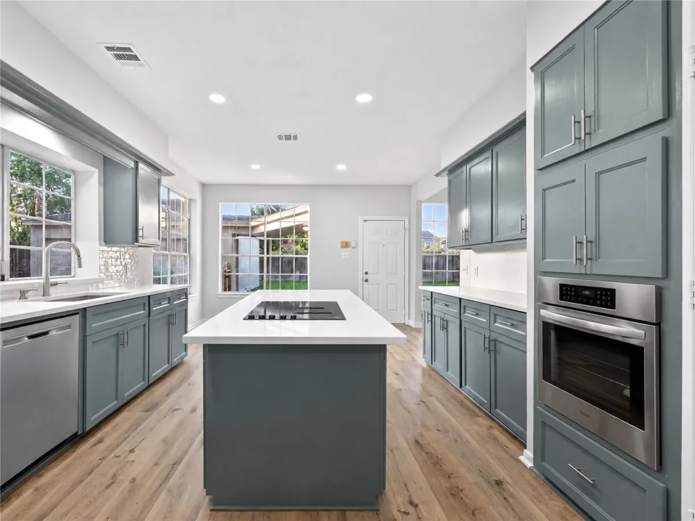 8010 Ashley Circle Drive Houston, TX 77071