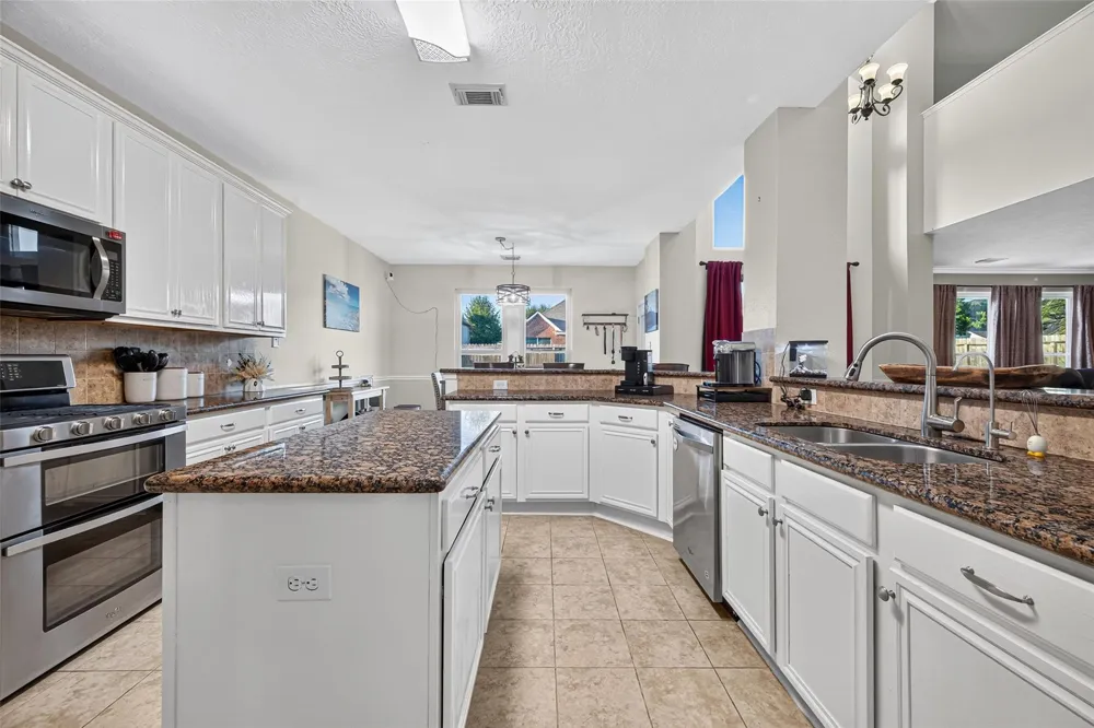 1806 N Everglades Deer Park, TX 77536