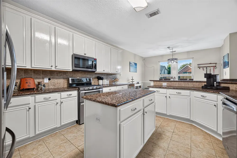 1806 N Everglades Deer Park, TX 77536