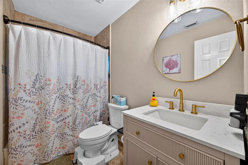 1806 N Everglades Deer Park, TX 77536