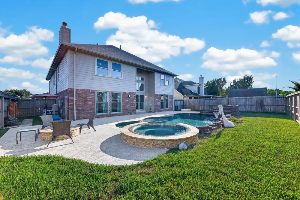 1806 N Everglades Deer Park, TX 77536