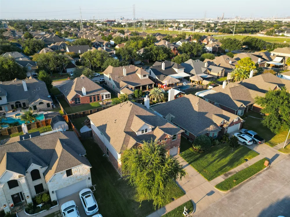 1806 N Everglades Deer Park, TX 77536
