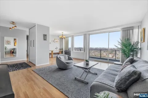 1 Horizon Road 1209