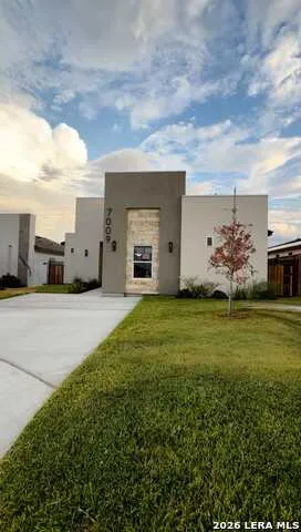 7009 Molinos Dr