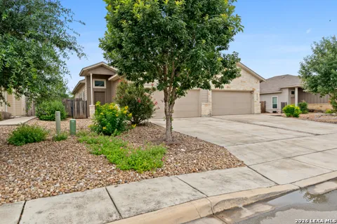 2213-2215 AVERY VILLAGE