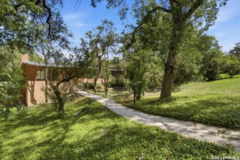 207 CANYON DR