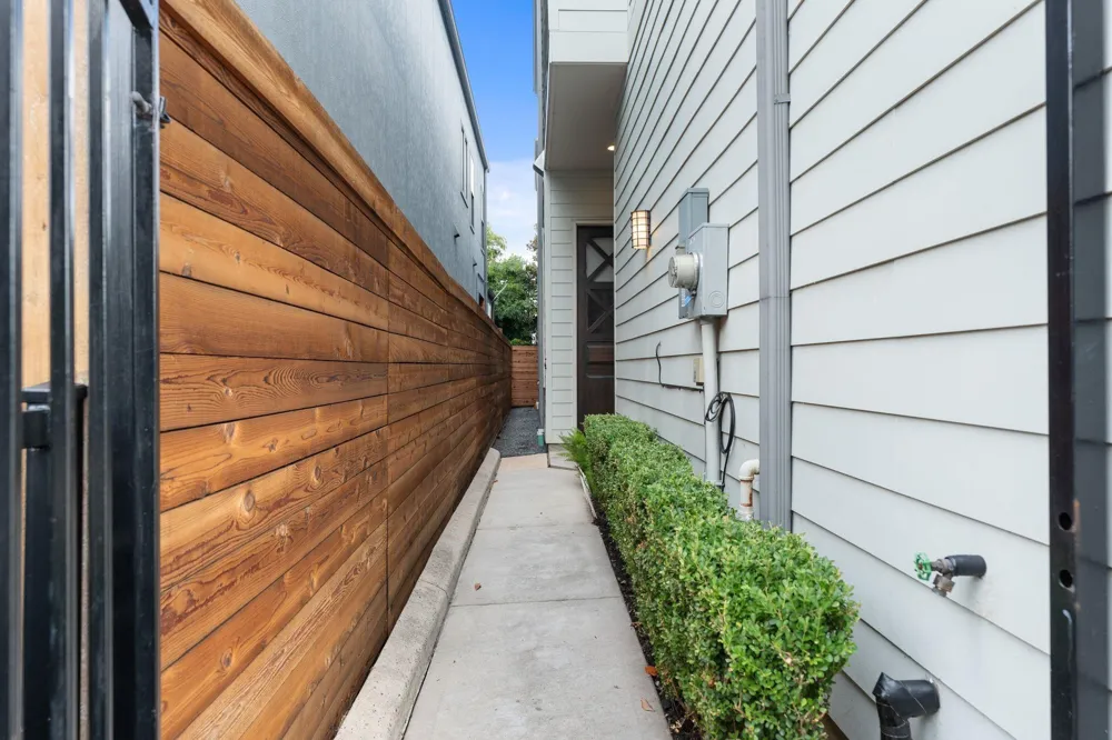 824 Alexander Street #A Houston, TX 77007
