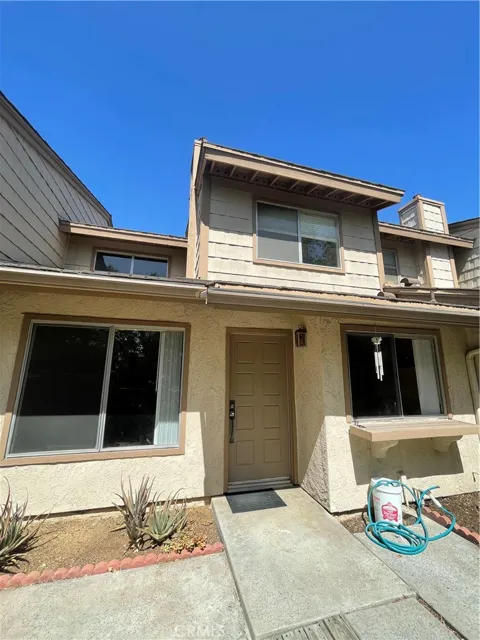 1592 Avenida Selva