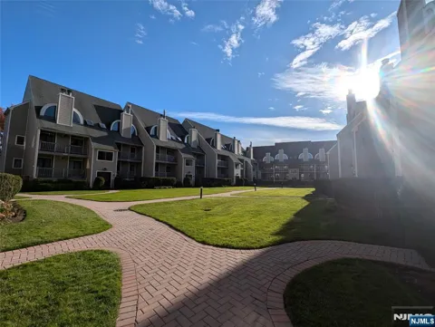 609 River Renaissance C09
