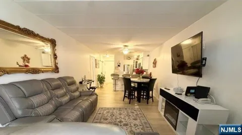 5 Linden Street 4L