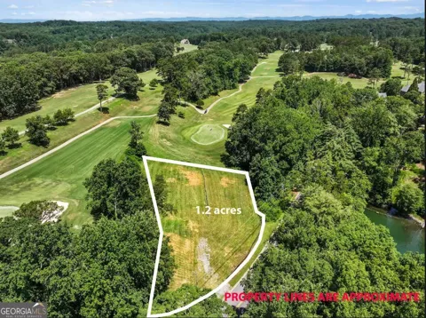 2715 Club DR