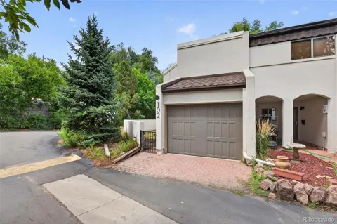 102 Creekside Lane