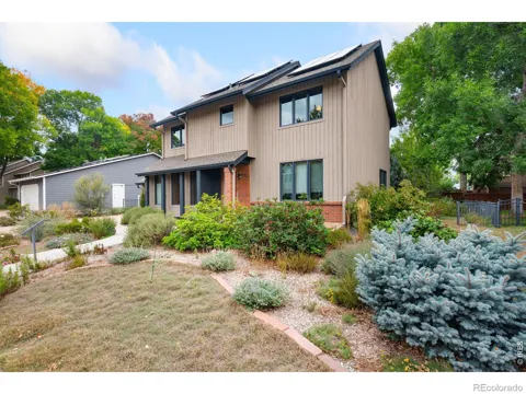 900 Whalers Way