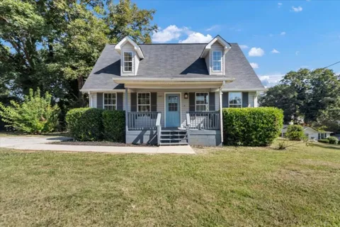 737 Carlton Street SE
