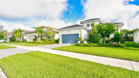 5450 Saint Armands Way