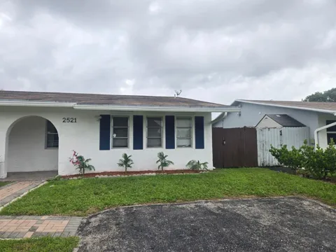 2521 SW 58th Manor