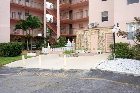 2851 SOMERSET DRIVE #207