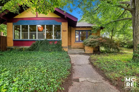 160 Burr Oak Street NE