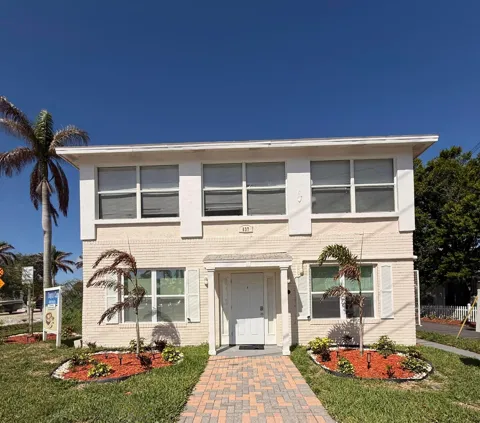 637647 2ND N STREET #637 I - 647 D