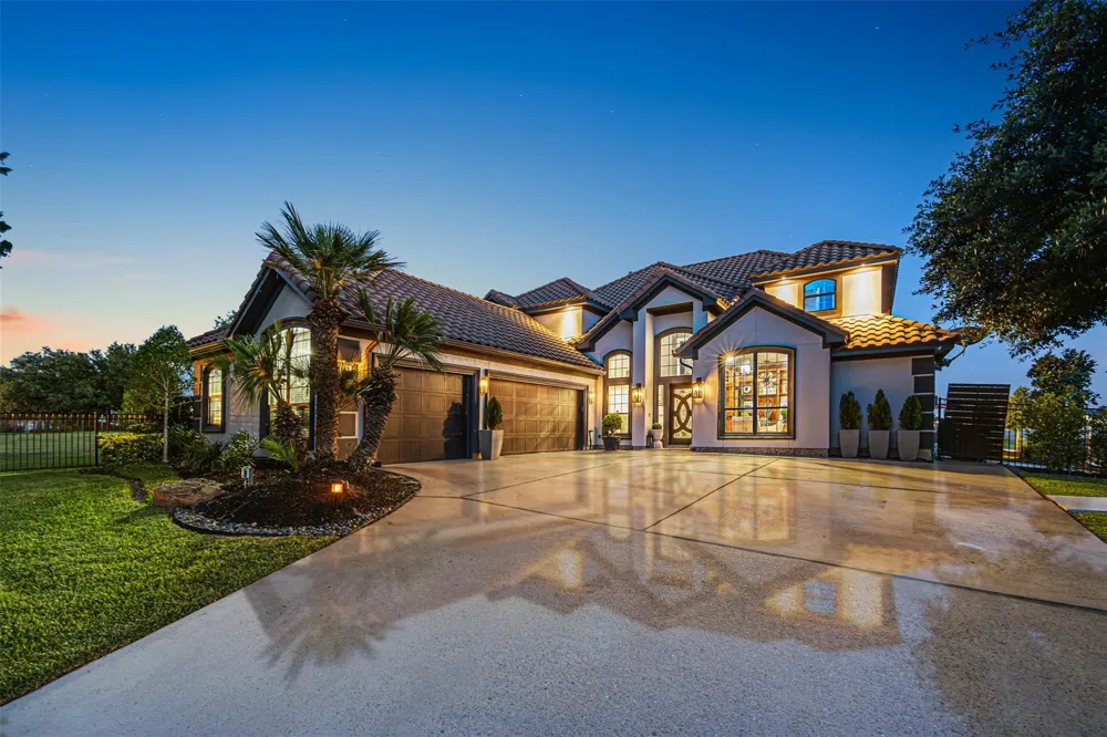 12345 White Oak Point Conroe, TX 77304