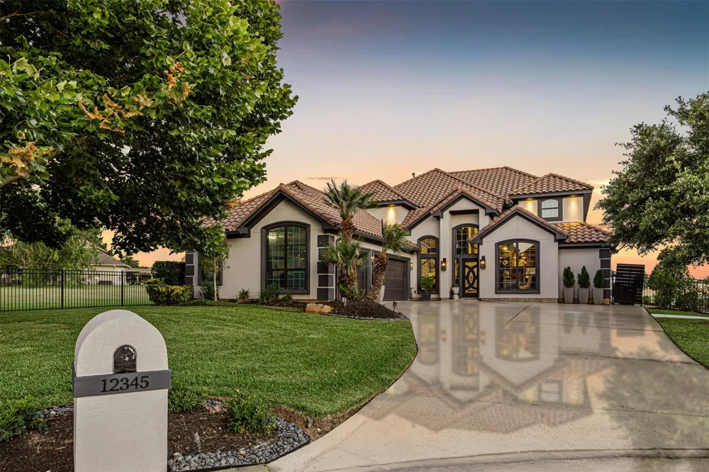 12345 White Oak Point Conroe, TX 77304