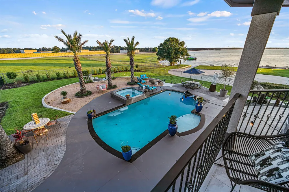 12345 White Oak Point Conroe, TX 77304
