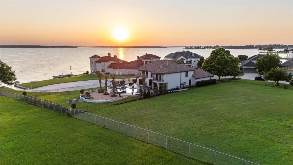 12345 White Oak Point Conroe, TX 77304