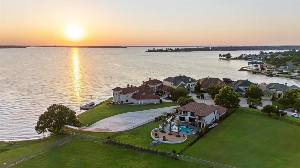 12345 White Oak Point Conroe, TX 77304