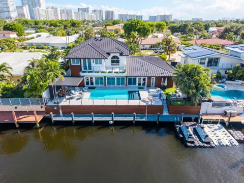 11 Castle Harbor Isle Drive