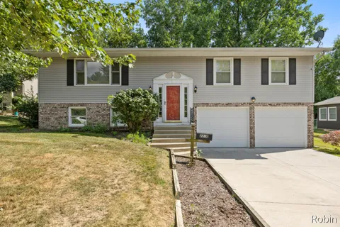 2210 Skyline Drive NW